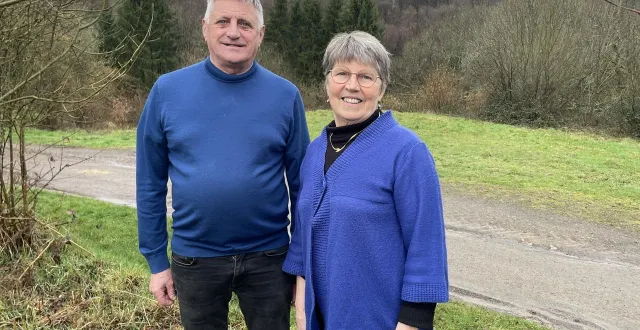photo  sylvain aillard et marie-ange moreau-babin portent ensemble la liste vivre ensemble à l’orée d’écouves.  &copy;  ouest-france 
