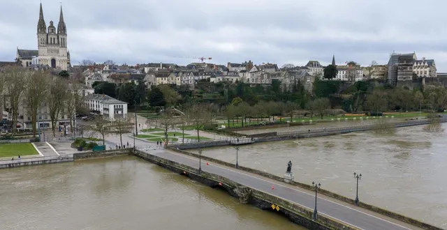 photo  le pont de verdun, à angers, fait partie des 99 ouvrages d’art concernés par l’inspection.  &copy;  co - josselin clair 