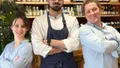 photo  de gauche à droite : mathilde, responsable de la communication et du service, louis, chef de cuisine, et nicolas lachèvre, à la tête du restaurant l’ardoise, situé à brissac-quincé (maine-et-loire). 