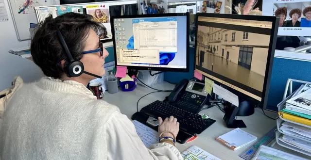 photo  angers, mardi 24 février 2026. casque vissé sur la tête, anne et ses collègues orientent et rassurent les angevins.  &copy;  co - chloé bossard 