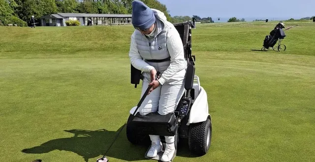 photo  hélène gosselin pratique le paragolf depuis des années au sein du golf omaha beach, à port-en-bessin-huppain (calvados). elle accueillera notamment toutes les personnes en situation de handicap venant profiter de la matinée découverte mise en place le 18 mars 2026.  &copy;  photo fournie par l’association sportive du golf omaha beach 