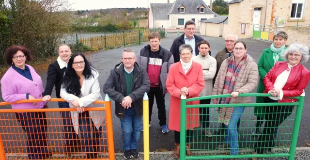 photo  les candidats d’unis pour ligron autour de benoît glachant (le plus grand au dernier rang).   &copy;  le maine libre 
