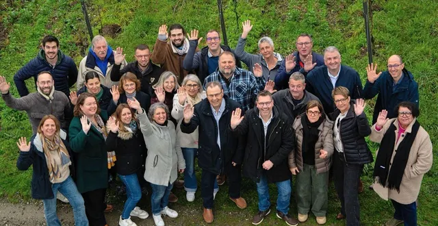 photo  la liste agir ensemble pour demain. manque sylvie baqué, guillaume léon, et les deux suppléants marie-françoise aouate et alain dénéchère.  &copy;  co 