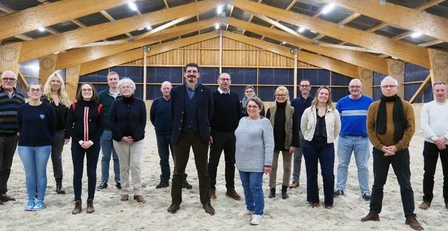 photo  charles beauvois, caroline rozier, isabelle froment, gabrielle corre, gatien gautier, ghislaine deschamps, jean-claude hergault, maxime guilmin, julien salliot, sandrine lhuissier (au fond), odile donnez (devant), chantal halouin, fabien roussel, camille lamotte, philippe vaubaillon, dominique janin, guillaume couchaux.  &copy;  photo fournie par la liste 