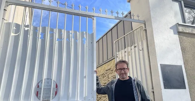 photo  hervé guérinel prépare l’ouverture d’une crêperie au 22, quai des carmes à angers.  &copy;  ouest-france 