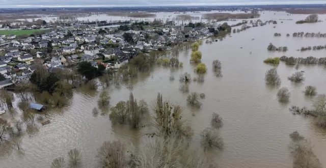 photo  en raison de la crue de la sarthe et des inondations qui s’en sont suivies, environ 300 habitants de briollay (au nord d’angers, maine-et-loire), sont privés de gaz depuis plusieurs jours.  &copy;  thierry huguenin 