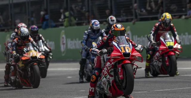 photo  une procédure de départ lors des essais hivernaux 2026 de motogp.  &copy;  dppi via afp / gigi soldano 