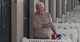 actu cin&eacute;ma  lors du 44e festival du cinéma américain de deauville (calvados), à l’occasion de ses cinquante ans de carrière, lionel chouchan, cofondateur du festival, a inauguré la cabine de plage qui porte son nom sur les planches. 