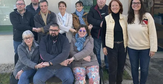 photo  l’équipe les aulneaux ensemble, avec la secrétaire de mairie.  &copy;  les aulneaux ensemble 