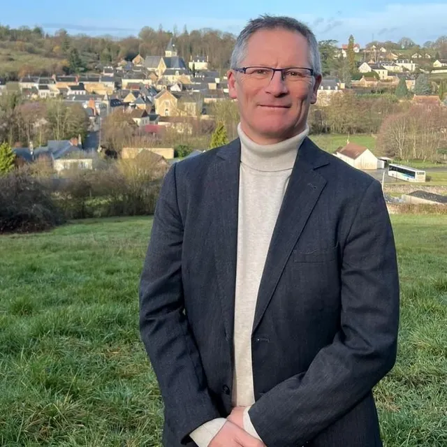 Emmanuel Verdier (62 ans), conseiller auprès des collectivités locales et éleveur, est candidat aux élections municipales des 15 et 22 mars 2026 à Courdemanche. Collection personnelle photo emmanuel verdier (62 ans), conseiller auprès des collectivités locales et éleveur, est candidat aux élections municipales des 15 et 22 mars 2026 à courdemanche. © collection personnelle