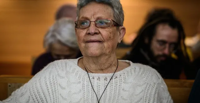 photo  geneviève legay, gravement blessée lors d’une manifestation des « gilets jaunes » en 2019, au début du procès du commissaire ayant ordonné la charge, au tribunal de lyon, le 11 janvier 2024.  &copy;  jeff pachoud / afp 