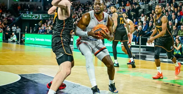 photo  wilfried yeguete sera de nouveau absent des parquets pour deux mois.  &copy;  archives le maine libre - yvon loué 