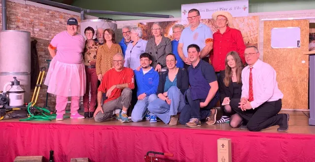 photo  des acteurs, des rires et un public nombreux, un cocktail parfait pour la première édition du février théâtral de cormes.  &copy;  comité des fêtes de cormes 