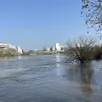 photo il fait à nouveau beau ce mercredi 25 février, en loire-atlantique, comme on le voit ici sur l’île de nantes, où le fleuve qui l’entoure poursuit sa lente décrue. jeudi 26 février, celle-ci devrait se poursuivre sous un ciel plus nuageux, mais toujours sans pluie prévoit météo-france.