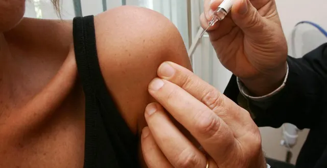 photo  « au 31 décembre 2025, la couverture vaccinale contre la grippe de l’ensemble des personnes ciblées par la vaccination […] était de 46,3 % », rapporte santé publique france. photo d’illustration.  &copy;  franck dubray / ouest-france 