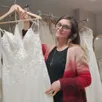 photo au cœur du centre-ville d’ancenis saint-géréon, laura oger propose des robes de mariées et de cocktail de seconde main.