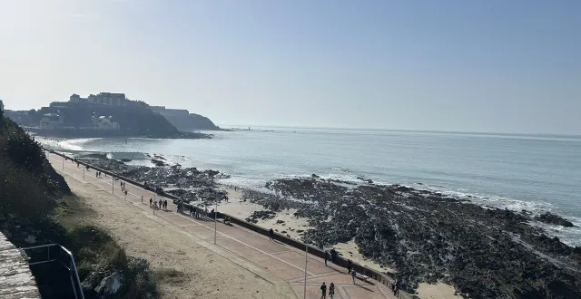 photo  vue sur la promenade du plat gousset, à granville (manche), ce mercredi 25 février 2026.  &copy;  ouest-france 