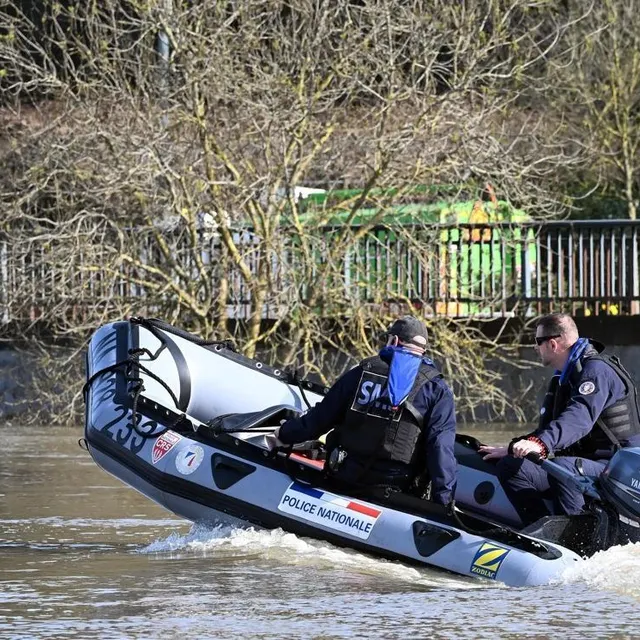 Les policiers peuvent aussi être amenés à aider au pompage des caves, ou surveiller les habitations face au risque de pillages. Jérôme Fouquet/Ouest-France photo les policiers peuvent aussi être amenés à aider au pompage des caves, ou surveiller les habitations face au risque de pillages. © jérôme fouquet/ouest-france