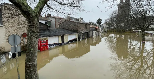 photo  à oudon, plusieurs habitations et commerces ont été inondés par la crue de la loire.  &copy;  ouest-france 