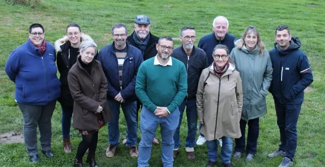 photo  de gauche à droite : cécile corniquet, cindy sionneau, charlène desrue, emmanuel froger, jean-pierre vandecasteele, emmanuel jacquelin, denis perdereau, hélène prieur, gérard renvazé, priscilla berthelot, urbain de charry  &copy;  ouest-france. 