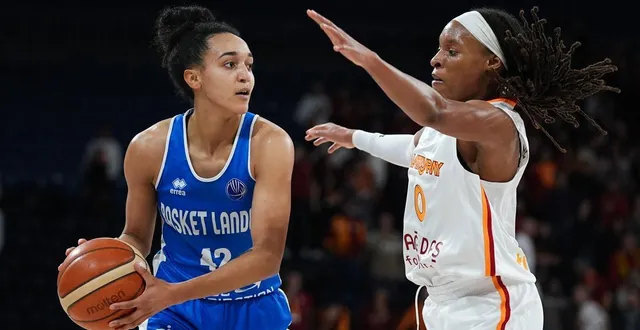 photo  leïla lacan lors du match aller à istanbul.  &copy;  adem kutucu / anadolu via afp 