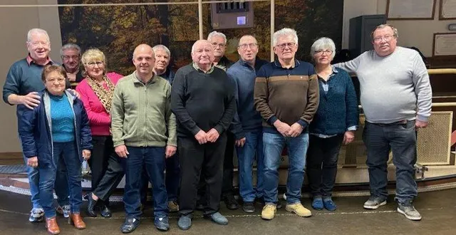 photo  les éliminatoires de la 7e section de la fédération du saumurois pour le challenge u se sont déroulées du mercredi 11 au samedi 21 février. le président de section frédéric desveaux a enregistré la participation de 10 équipes. jean-claude, jacky livache et frédéric desveaux de la concorde de longué se sont imposés en finale à l’espérance 12-2 face à véronique peltier, christian brun et jean-michel morhange de la société l’agriculture. les représentants de la concorde de longué rejoueront samedi 7 mars à 15 h 30 aux violettes à longué.  &copy;  co 