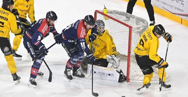 photo  robin gaborit (au centre) et les ducs vont avoir un enchaînement improbable en ligue magnus.  &copy;  sébastien aubinaud 
