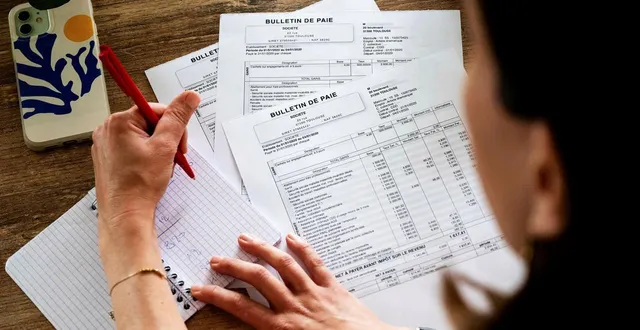 photo  pour pierre-michel bertrand, auteur de l’histoire des gauchers, « le gaucher n’est rien d’autre qu’un droitier qui écrit de la main gauche ».  &copy;  guillaume saligot / archives ouest-france 