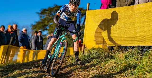 photo  avant de retrouver l’asphalte, thomas courcier s’est préparé dans les sous-bois, à l’image de sa deuxième place au cyclo-cross de sablé-sur-sarthe.  &copy;  arnaud despelchain 