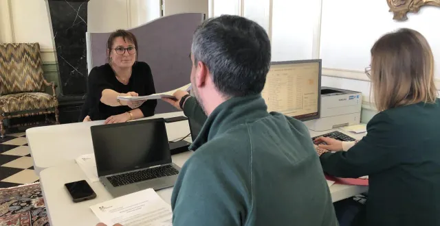 photo  séverine prézelin, tête de liste à challes, dépose sa candidature, mercredi 25 février 2026, à la préfecture de la sarthe, au mans. comme d’autres, elle a rencontré quelques difficultés administratives avant d’arriver à ce moment clé.  &copy;  ouest-france 