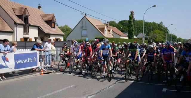 photo  le 1er mars 2026, le cyclo-sport de la flèche (sarthe) organise la première course de la saison pour les u15 et les u17.  &copy;  archives ouest-france 