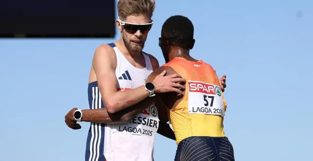 photo  jimmy gressier et thierry ndikumwenayo portaient des montres connectées durant les championnats d’europe de cross-country le 14 décembre 2025 à lagoa au portugal.  &copy;  photo : maja hitij / afp 