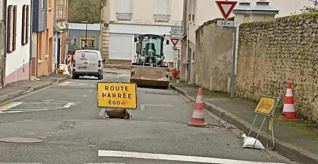 photo  la rue auguste-hubert ne permet plus de rejoindre la rue jean-jaurès.    &copy;  le maine libre 