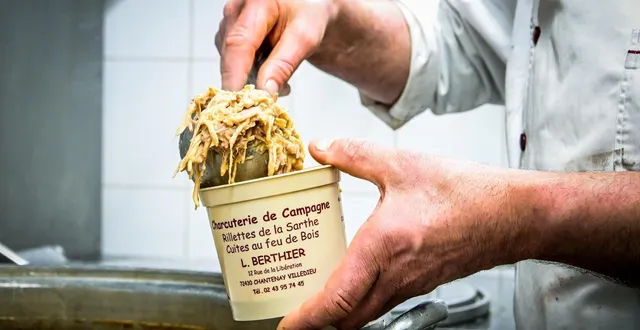 photo  les rillettes de laurent berthier (chantenay-villedieu) rentrent de paris avec une médaille de bronze.  &copy;  archives le maine libre - yvon loué 