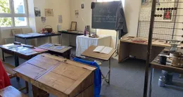 Info insolite  un jeu de piste intergénérationnel aura lieu dans une classe de l’école jean-jaurès à morlaix (finistère), redécorée « à l’ancienne ». (photo d’illustration) 