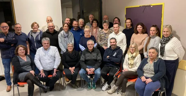 photo  assis de gauche à droite : l. heuzé, d. divaret, i. bonnel, p. turcan, g. jammes, c. prunier, f. boudin. debout au 2e rang : p. grandin, j.-p. betton, a. betton, j.-c. romagné, m. auvray, s. malherbe, s. serais, s. barroche, e. paucton, w. jardin, k. sidler, s. hubert-lusseau, d. guillemin, f. maniguet. debout au 3e rang : p. savin, d. tirot, n. onfray, p. davoust, d. dupont, a. douillet.  &copy;  ouest-france 