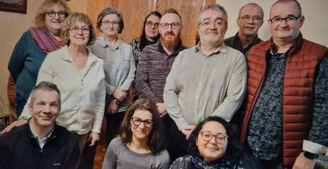 photo  au 1er rang : vautier tony, bouton céline, robert anaïs au 2e rang : renard véronique, voltier martine, barbé corinne, bouteloup elodie, butteux thomas, pépériaux olivier, hermon bruno, henry frédéric,  &copy;  fournie par martine voltier 