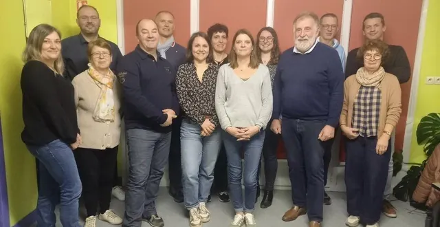 photo  de gauche à droite. au 1er rang : stéphanie bisson, nicole launay, stéphane durand, charlotte miquel, anaïs boyer, jean-marie gaudin et jacqueline onfray. au 2e rang : farid amghar, sébastien ralu, delphine guérin, élodie sebert, nicolas debaize et thibault pierre.  &copy;  photographe 