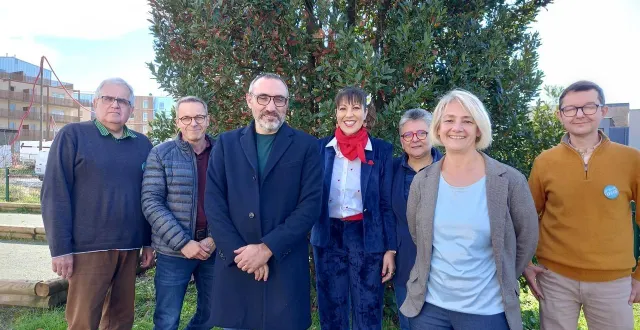 photo  mardi 24 février 2026, à la paperie à saint-barthélemy-d’anjou (maine-et-loire), isabelle raimbault (2e à droite) a dévoilé les 97 actions « chiffrées et immédiatement réalisables » contenues dans le programme de sa liste st barth’unis.  &copy;  ouest-france 