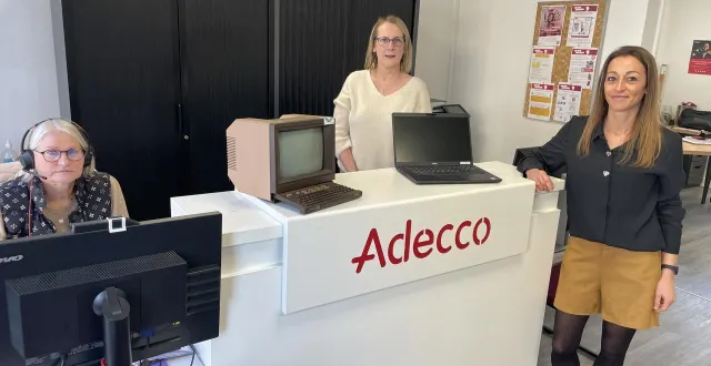 photo  virginie lebourg (au centre) a connu le minitel et aujourd’hui, comme ses collègues morgane hervé (à droite) et maryline dorget, elle travaille avec l’intelligence artificielle.  &copy;  ouest-france 