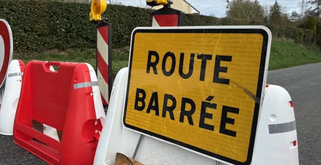 photo  en maine-et-loire, plusieurs chaussées ont rouvert tout en restant interdites aux camions de 7,5 t et plus.  &copy;  ouest-france 