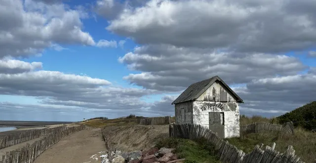 photo  la cabane de plage la poulette à agon-coutainville (manche) fête ses 100 ans en 2026.  &copy;  ouest-france 