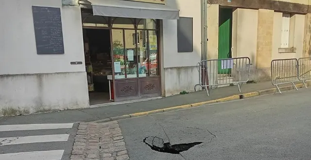 photo  la chaussée s’est effondrée au niveau du 15, place georges-clemenceau, à brissac-quincé (maine-et-loire).  &copy;  mairie de brissac 