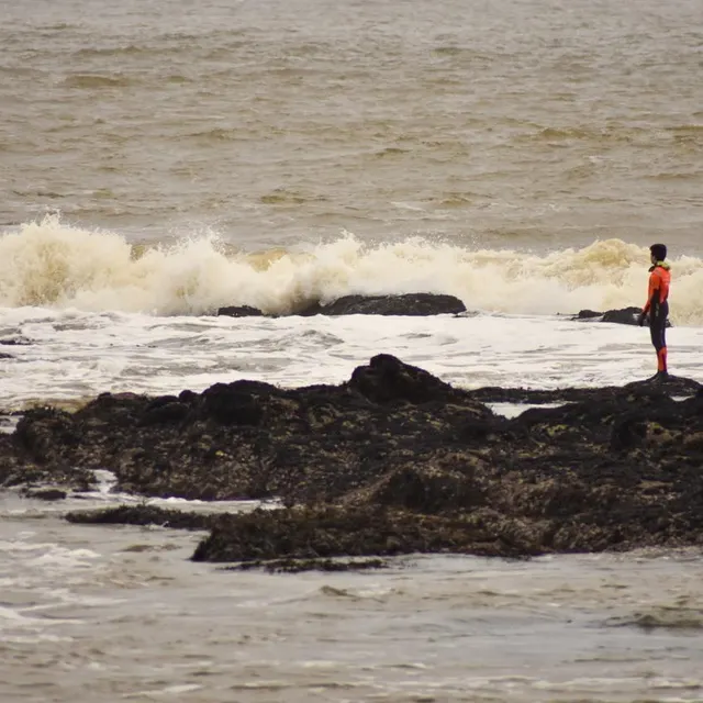photo un bénévole de la snsm sur la plage valentin, à batz-sur-mer (loire-atlantique), jeudi 26 février 2026.  ©  ouest-france