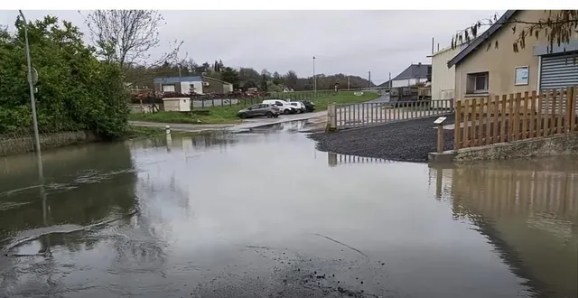 photo  la rue basse inondée à coëmont.  &copy;  le maine libre 