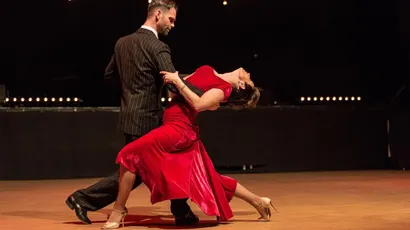photo  ce samedi 28 février 2026, aux saulnières, les barjos du tango proposent un bal avec l’orchestre silbando. un couple de maestros offrira une démonstration. 