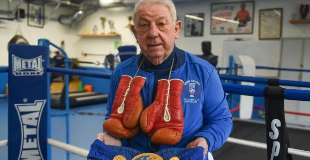 photo  roland cazeaux conserve soigneusement sa ceinture de champion d’europe dans son étui. elle était à l’époque plus sobre que celles d’aujourd’hui.  &copy;  bruno bouvry 
