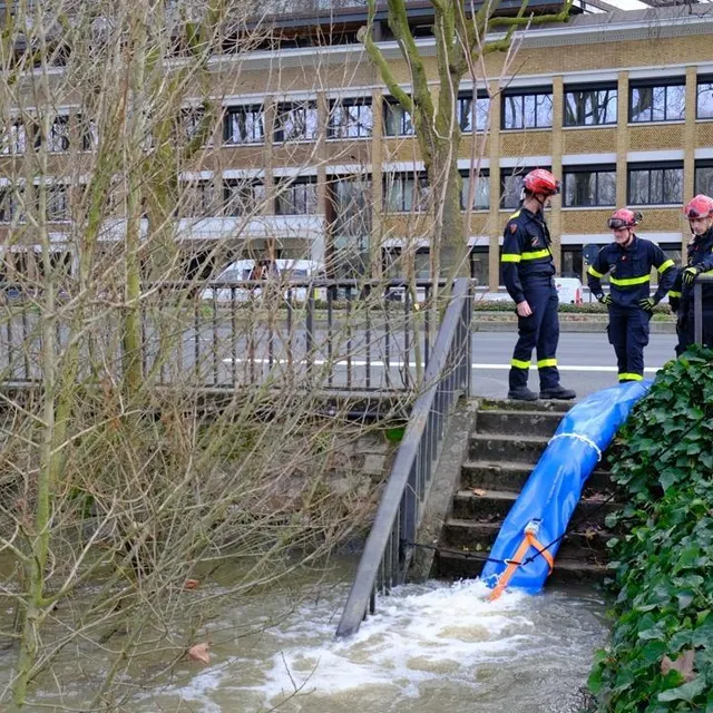 photo l’eau se déverse ensuite dans la maine, 200 mètres plus loin.  ©  ouest-france