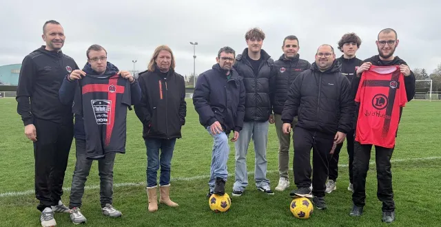 photo  les participants à cette journée immersive au vsf foot.  &copy;  le maine libre 