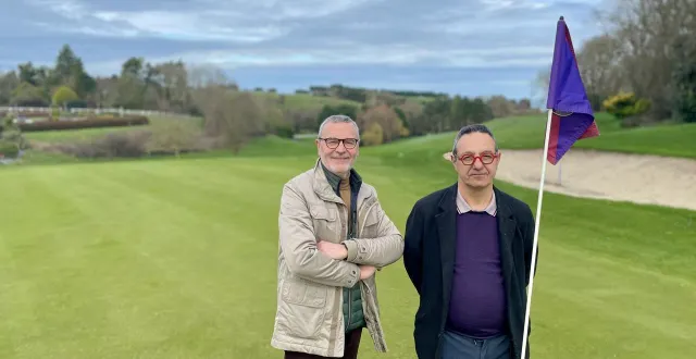 photo  philippe bolet, trésorier, et daniel lepage, membre de l’association sportive du golf omaha beach, se sont mobilisés pour mettre en place une matinée de découverte à destination des personnes en situation de handicap, le 18 mars 2026, à port-en-bessin-huppain.  &copy;  ouest-france 